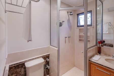 Apartamento à venda com 368m², 4 quartos e 4 vagasBanheiro da Suíte 1