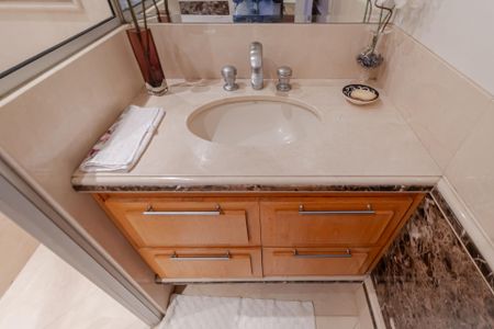 Apartamento à venda com 368m², 4 quartos e 4 vagasBanheiro da Suíte 1