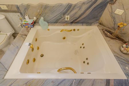 Apartamento à venda com 368m², 4 quartos e 4 vagasBanheiro da Suíte 3