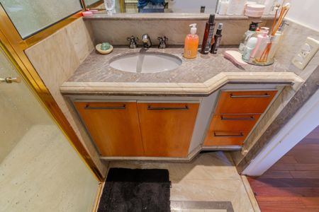 Apartamento à venda com 368m², 4 quartos e 4 vagasBanheiro da Suíte 2