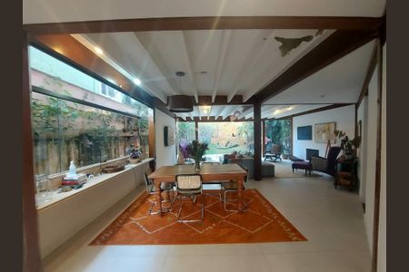 Casa à venda com 292m², 3 quartos e 4 vagas