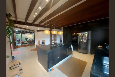 Casa à venda com 292m², 3 quartos e 4 vagas