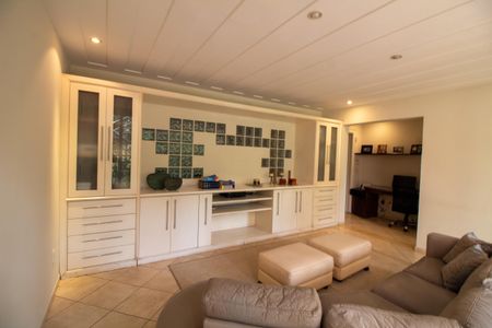 Casa à venda com 509m², 5 quartos e 5 vagas Casa à venda com 509m², 5 quartos e 5 vagasSala Intima