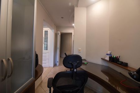 Casa à venda com 509m², 5 quartos e 5 vagas Casa à venda com 509m², 5 quartos e 5 vagasEscritório