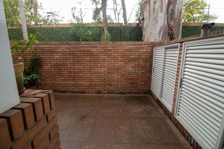 Casa à venda com 509m², 5 quartos e 5 vagas Casa à venda com 509m², 5 quartos e 5 vagasQuintal de Serviço