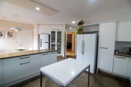 Casa à venda com 509m², 5 quartos e 5 vagas Casa à venda com 509m², 5 quartos e 5 vagasCozinha