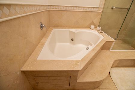 Casa à venda com 509m², 5 quartos e 5 vagas Casa à venda com 509m², 5 quartos e 5 vagasBanheiro da Suíte 5