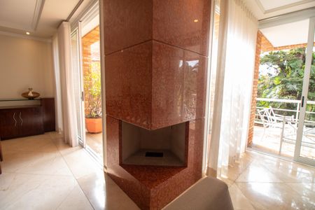 Casa à venda com 509m², 5 quartos e 5 vagas Casa à venda com 509m², 5 quartos e 5 vagasSala 2 - Lareira