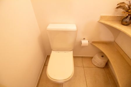 Casa à venda com 509m², 5 quartos e 5 vagas Casa à venda com 509m², 5 quartos e 5 vagasLavabo 2