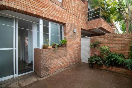 Casa à venda com 509m², 5 quartos e 5 vagas Casa à venda com 509m², 5 quartos e 5 vagasQuintal de Serviço