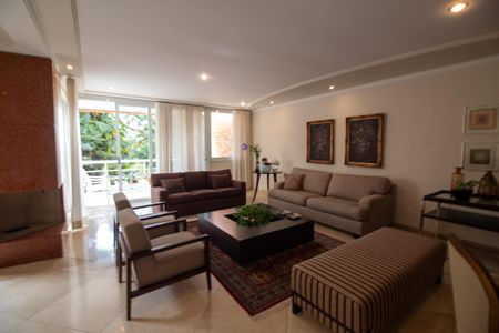 Casa à venda com 509m², 5 quartos e 5 vagas Casa à venda com 509m², 5 quartos e 5 vagasSala 2