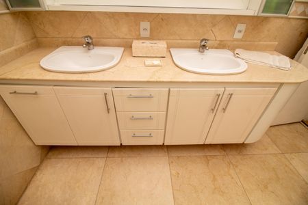 Casa à venda com 509m², 5 quartos e 5 vagas Casa à venda com 509m², 5 quartos e 5 vagasBanheiro da Suíte 5