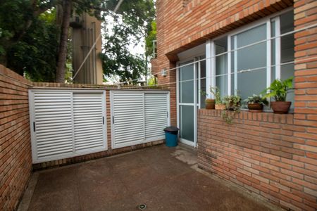 Casa à venda com 509m², 5 quartos e 5 vagas Casa à venda com 509m², 5 quartos e 5 vagasQuintal de Serviço