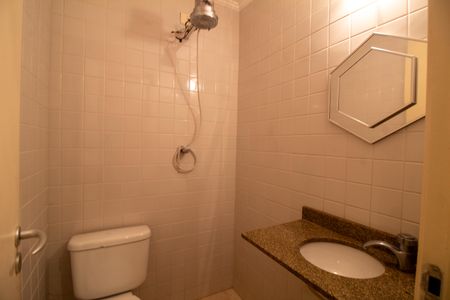 Casa à venda com 509m², 5 quartos e 5 vagas Casa à venda com 509m², 5 quartos e 5 vagasBanheiro de Serviço