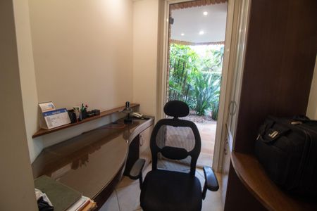 Casa à venda com 509m², 5 quartos e 5 vagas Casa à venda com 509m², 5 quartos e 5 vagasEscritório