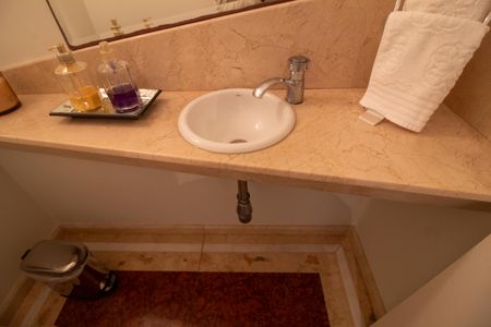 Casa à venda com 509m², 5 quartos e 5 vagas Casa à venda com 509m², 5 quartos e 5 vagasLavabo 1