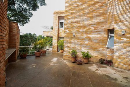 Casa à venda com 509m², 5 quartos e 5 vagas Casa à venda com 509m², 5 quartos e 5 vagasChurrasqueira