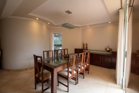 Casa à venda com 509m², 5 quartos e 5 vagas Casa à venda com 509m², 5 quartos e 5 vagasSala de Jantar