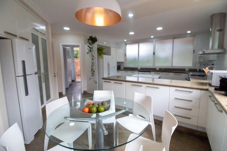 Casa à venda com 509m², 5 quartos e 5 vagas Casa à venda com 509m², 5 quartos e 5 vagasCopa