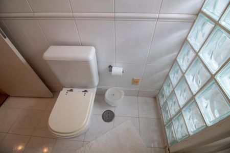 Casa à venda com 509m², 5 quartos e 5 vagas Casa à venda com 509m², 5 quartos e 5 vagasBanheiro da Suíte 1