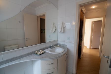 Casa à venda com 509m², 5 quartos e 5 vagas Casa à venda com 509m², 5 quartos e 5 vagasBanheiro da Suíte 1