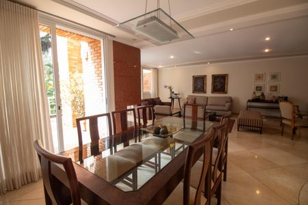 Casa à venda com 509m², 5 quartos e 5 vagas Casa à venda com 509m², 5 quartos e 5 vagasSala de Jantar