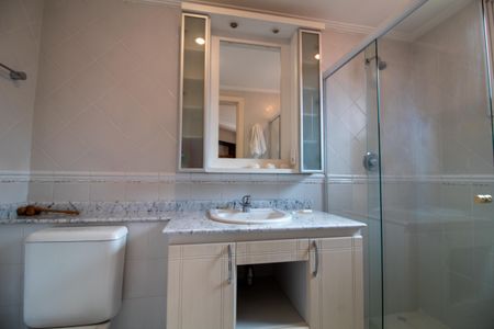 Casa à venda com 509m², 5 quartos e 5 vagas Casa à venda com 509m², 5 quartos e 5 vagasBanheiro da Suíte 4