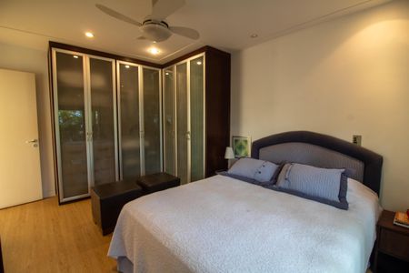 Casa à venda com 509m², 5 quartos e 5 vagas Casa à venda com 509m², 5 quartos e 5 vagasSuíte 3