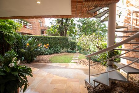 Casa à venda com 509m², 5 quartos e 5 vagas Casa à venda com 509m², 5 quartos e 5 vagasJardim da Sala intima