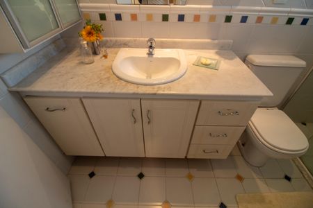 Casa à venda com 509m², 5 quartos e 5 vagas Casa à venda com 509m², 5 quartos e 5 vagasBanheiro da Suíte 2