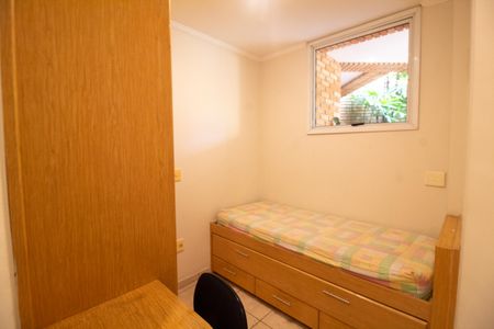 Casa à venda com 509m², 5 quartos e 5 vagas Casa à venda com 509m², 5 quartos e 5 vagasQuarto de Serviço