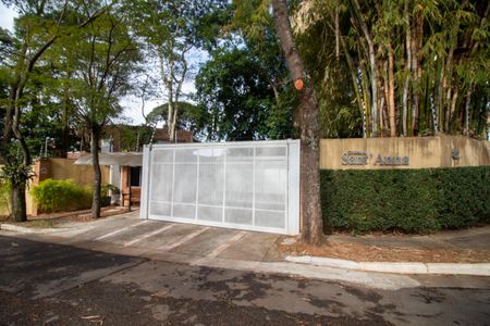 Casa à venda com 509m², 5 quartos e 5 vagas Casa à venda com 509m², 5 quartos e 5 vagasFachada e portaria