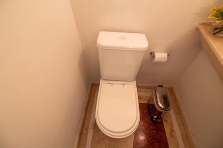 Casa à venda com 509m², 5 quartos e 5 vagas Casa à venda com 509m², 5 quartos e 5 vagasLavabo 1