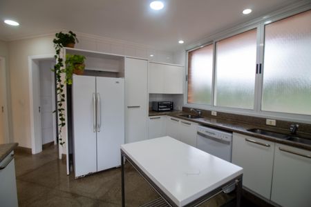 Casa à venda com 509m², 5 quartos e 5 vagas Casa à venda com 509m², 5 quartos e 5 vagasCozinha