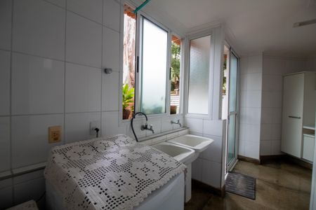 Casa à venda com 509m², 5 quartos e 5 vagas Casa à venda com 509m², 5 quartos e 5 vagasÁrea de Serviço