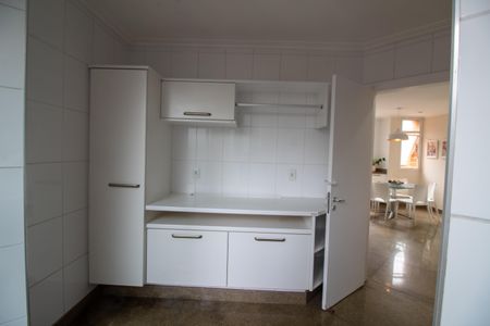 Casa à venda com 509m², 5 quartos e 5 vagas Casa à venda com 509m², 5 quartos e 5 vagasÁrea de Serviço