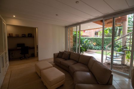 Casa à venda com 509m², 5 quartos e 5 vagas Casa à venda com 509m², 5 quartos e 5 vagasSala Intima