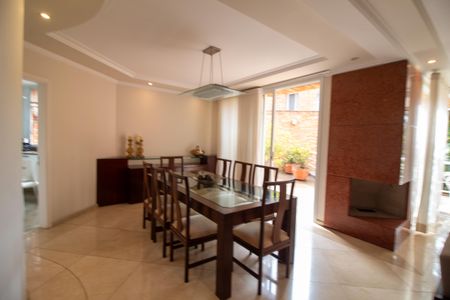 Casa à venda com 509m², 5 quartos e 5 vagas Casa à venda com 509m², 5 quartos e 5 vagasSala de Jantar