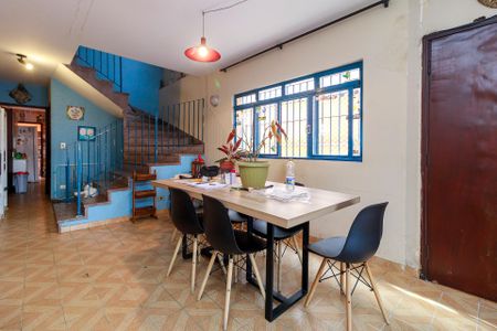 Casa à venda com 190m², 3 quartos e 4 vagasSala