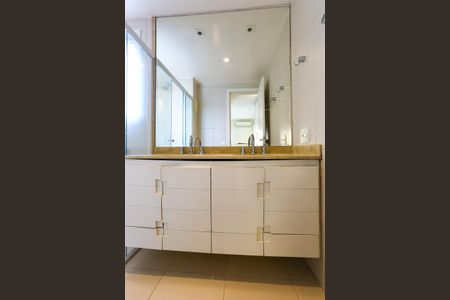 Apartamento à venda com 130m², 3 quartos e 2 vagas Apartamento à venda com 130m², 3 quartos e 2 vagasBanheiro da Suíte 3