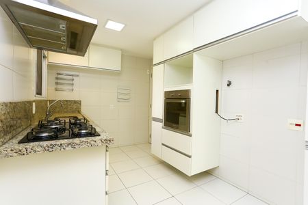 Apartamento à venda com 130m², 3 quartos e 2 vagas Apartamento à venda com 130m², 3 quartos e 2 vagasCozinha