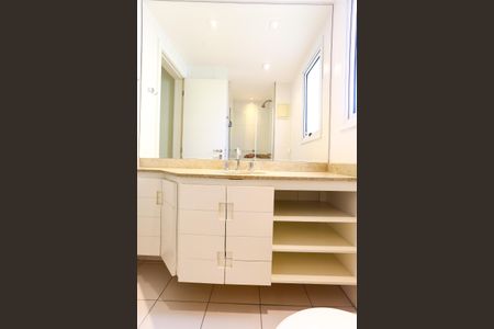 Apartamento à venda com 130m², 3 quartos e 2 vagas Apartamento à venda com 130m², 3 quartos e 2 vagasBanheiro da Suíte 1