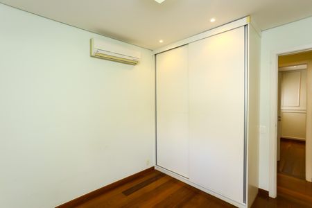 Apartamento à venda com 130m², 3 quartos e 2 vagas Apartamento à venda com 130m², 3 quartos e 2 vagasSuíte 1