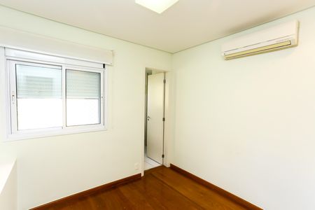 Apartamento à venda com 130m², 3 quartos e 2 vagas Apartamento à venda com 130m², 3 quartos e 2 vagasSuíte 1