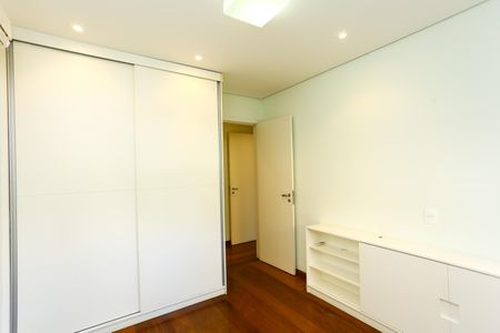 Apartamento à venda com 130m², 3 quartos e 2 vagas Apartamento à venda com 130m², 3 quartos e 2 vagasSuíte 1