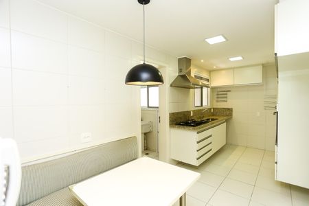 Apartamento à venda com 130m², 3 quartos e 2 vagas Apartamento à venda com 130m², 3 quartos e 2 vagasCozinha