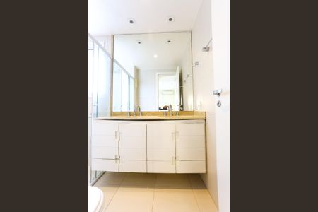 Apartamento à venda com 130m², 3 quartos e 2 vagas Apartamento à venda com 130m², 3 quartos e 2 vagasBanheiro da Suíte 3