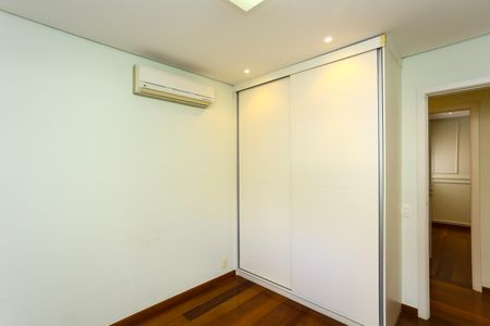 Apartamento à venda com 130m², 3 quartos e 2 vagas Apartamento à venda com 130m², 3 quartos e 2 vagasSuíte 1