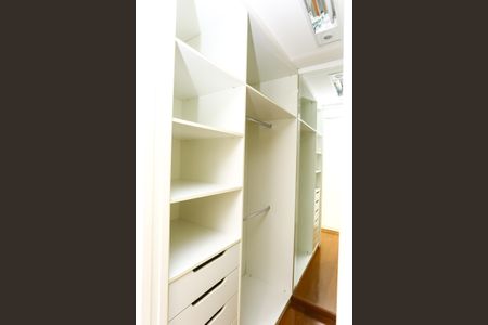 Apartamento à venda com 130m², 3 quartos e 2 vagas Apartamento à venda com 130m², 3 quartos e 2 vagasCloset da suíte 3