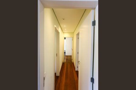 Apartamento à venda com 130m², 3 quartos e 2 vagas Apartamento à venda com 130m², 3 quartos e 2 vagasCorredor